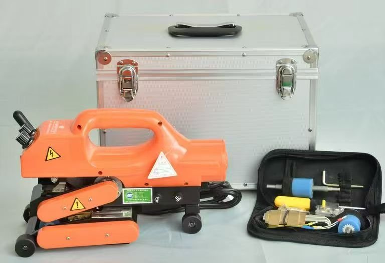 Geomembrane welding machine